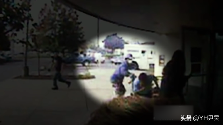 曾轰动美国的银行抢劫案，由于案件设计绝妙，劫匪被抓后成了名人