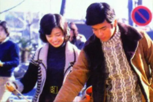 63岁山口百惠：隐退42年，身材发福生活节俭，孙女降生当奶奶