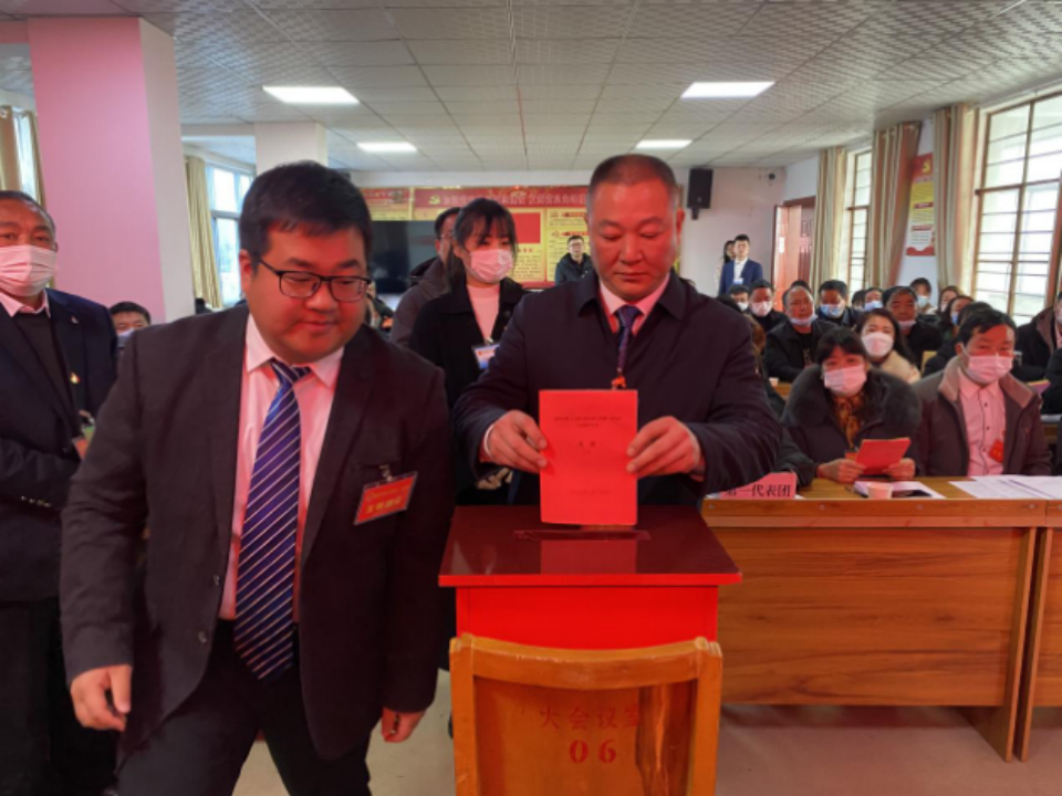 东风浩荡满目春 只争朝夕启新程 ——桐柏县城郊乡：第十七届人民代表大会第一次会议胜利召开