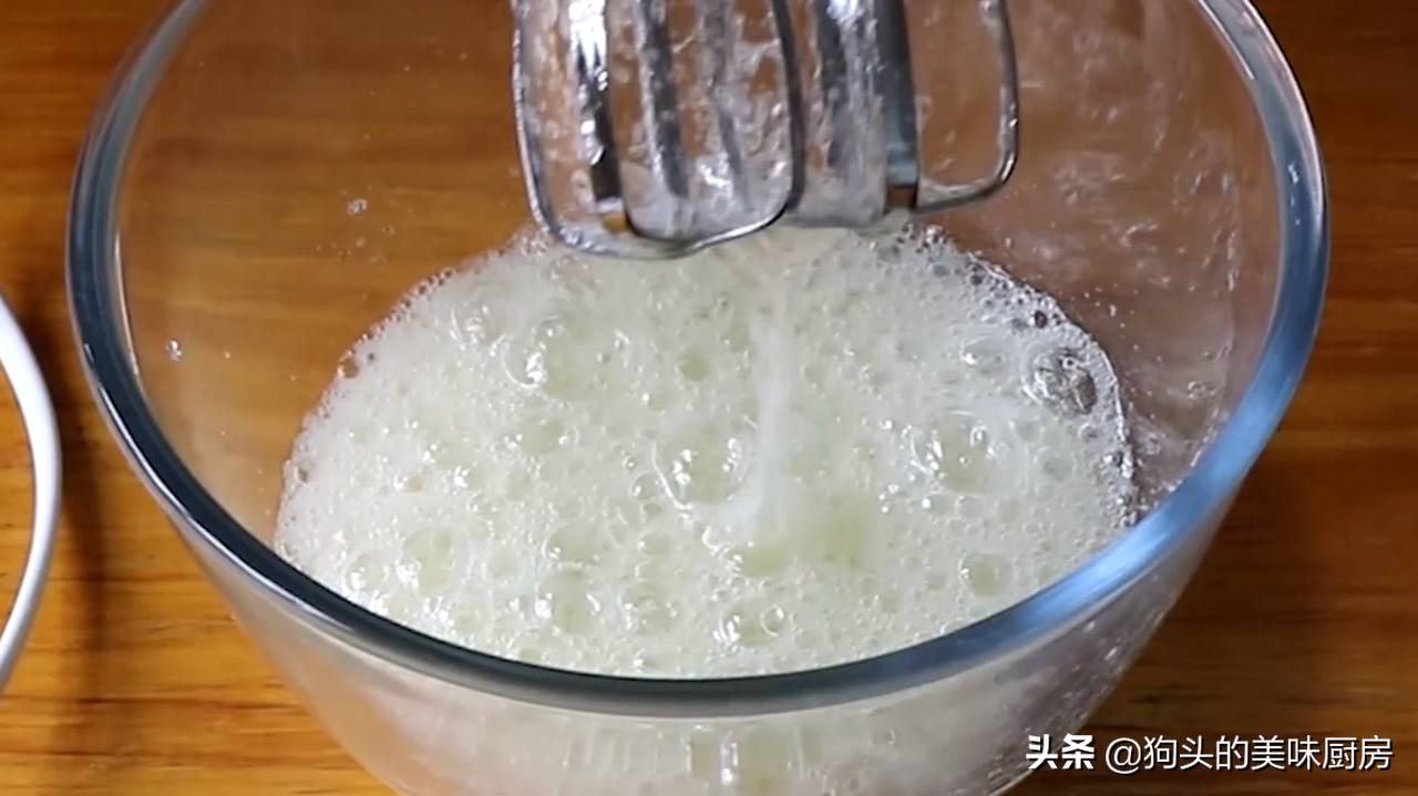 圣诞吃蛋糕，不用烤箱也能做，方法简单，孩子爱不释手，一看就会