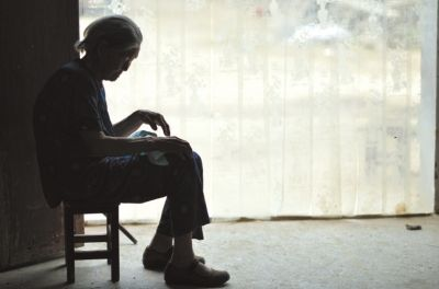 《老妇人》：她69岁，被29岁的年轻男人性侵，然而却没人相信