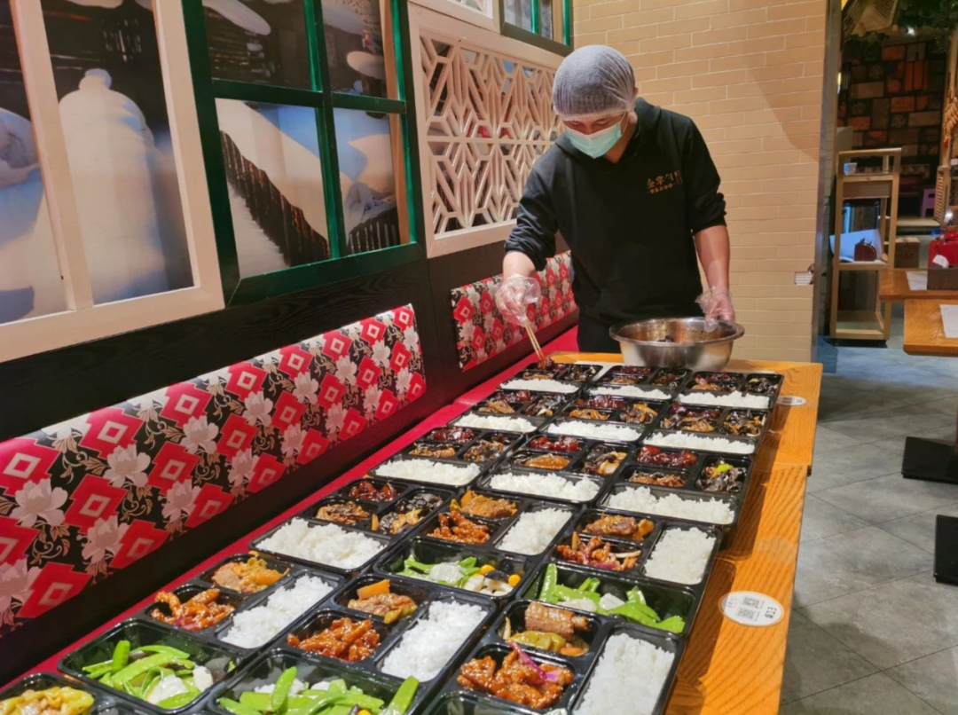 暫停堂食、流水大減，疫情下的中小企業如何自救？