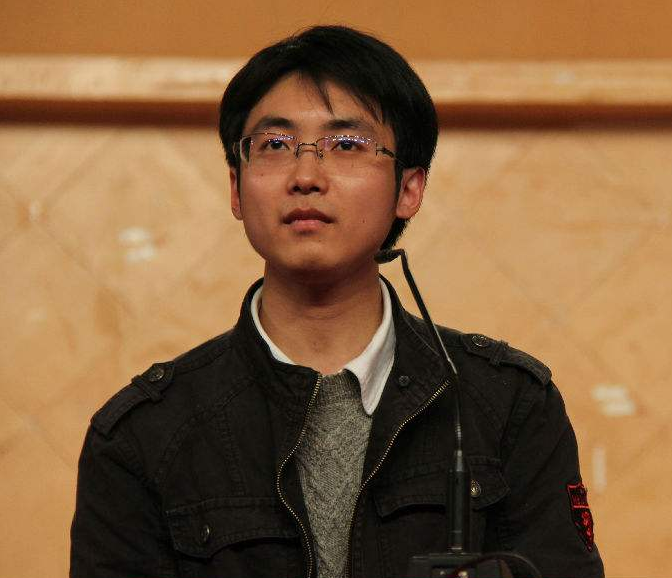 2005年“背母上学”的男孩，29岁时变性为刘婷，当选国际选美女郎