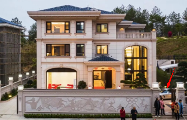 林丹3层别墅内景罕曝光！名贵红酒摆一墙，客厅大电视有半人高