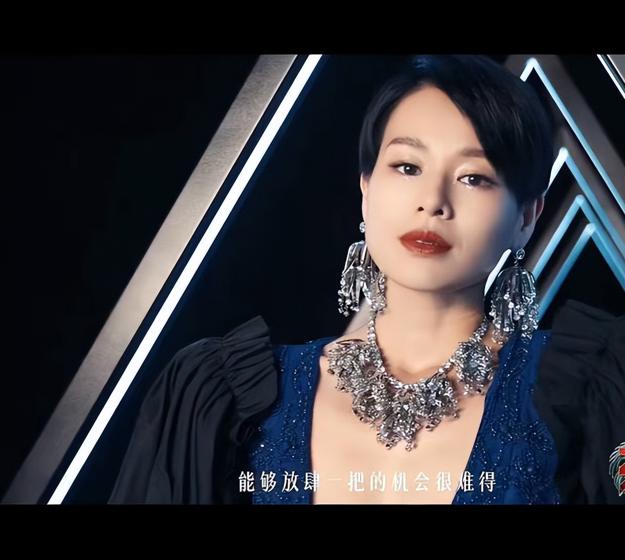 《浪姐3》未来感视频 王心凌发型减龄阿娇长裙绰约