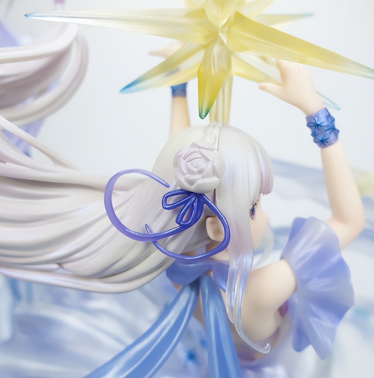 《Re：从零开始的异世界生活》艾米莉亚的水晶礼服有多美？-哪边嗨