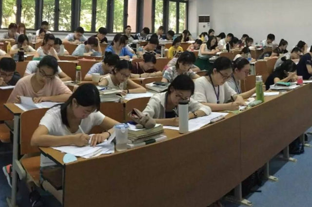 考研初试成绩公布，复试中“淘汰率”高的院校，考研党及时了解