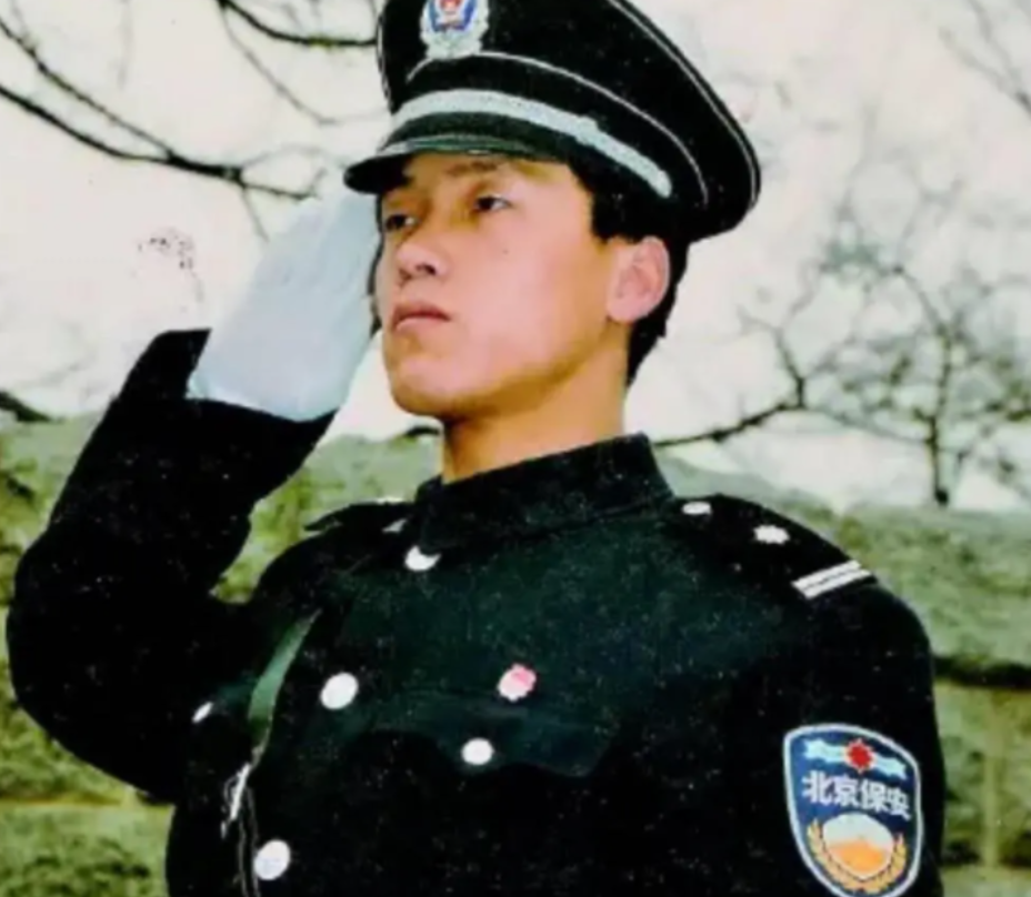 28年前，那个只有初中文凭，却立志考上北大的18岁保安，如今怎样