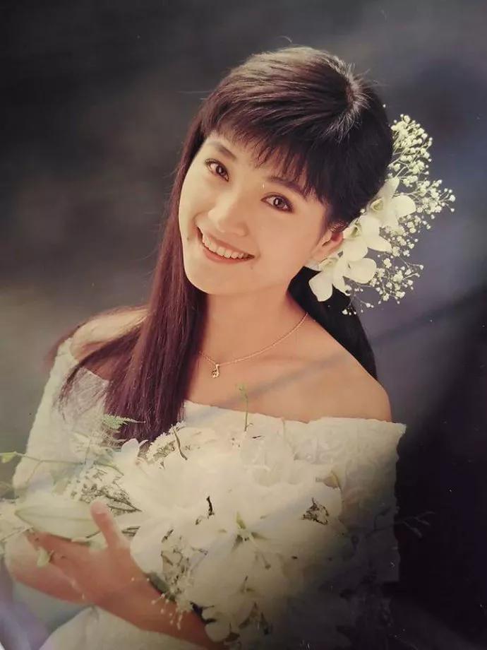 讨论最多的就是这位女歌手-周子寒周子寒,原名周淑慧,和方季惟是同