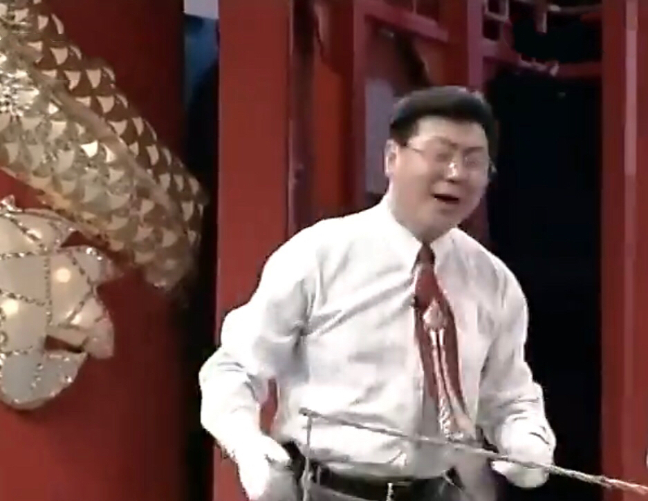 主持人抢话、演员笑场，这8届央视春晚的失误，堪称“灾难现场”