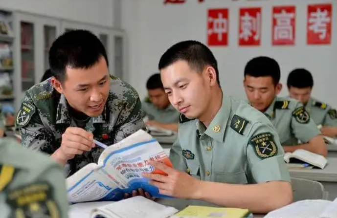 大学生“应征入伍”，当2年义务兵退伍后，可以拿到多少补助？