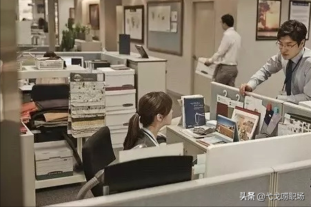 职场女性，千万别看轻自己，向前一步，成就崭新的你