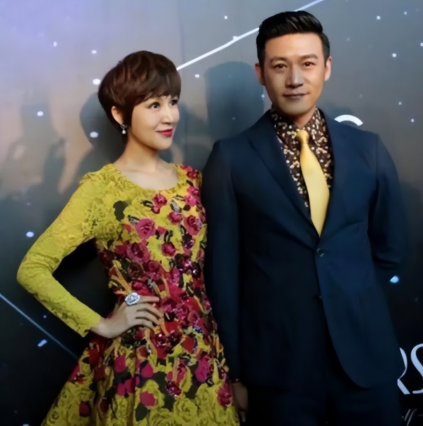 陆毅老婆鲍蕾身穿蓬蓬裙，气质绝，不像45岁，酷似洋娃娃