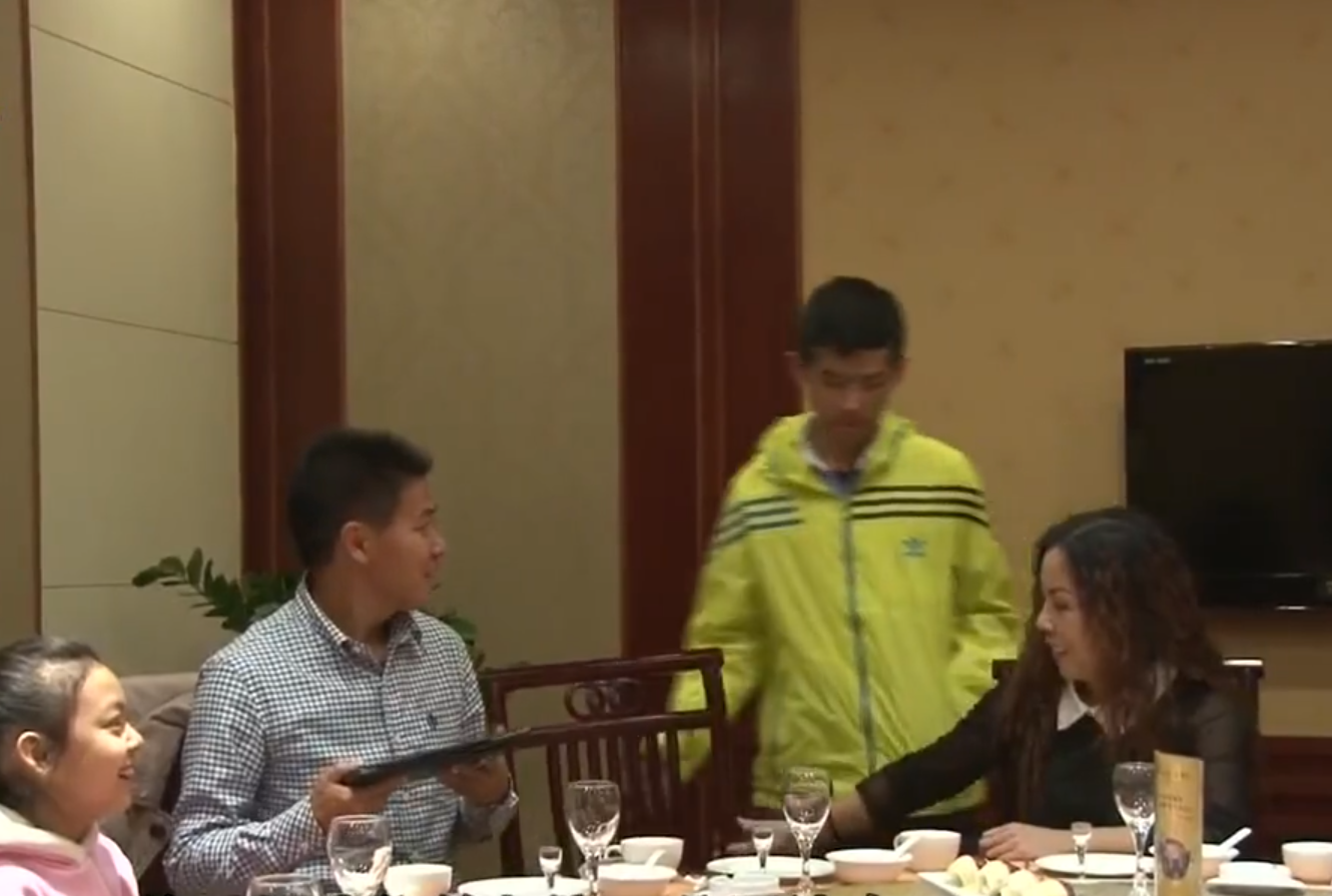 河南16岁富二代：从不吃青菜，有钱才看书，喜欢追着生活老师打