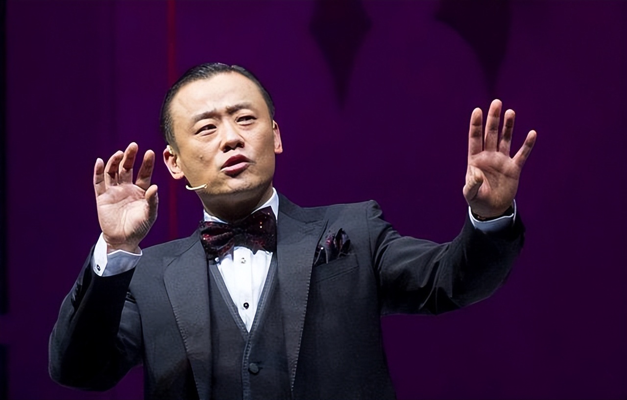 “跌下神坛”的周立波，和他突然“不红”的原因