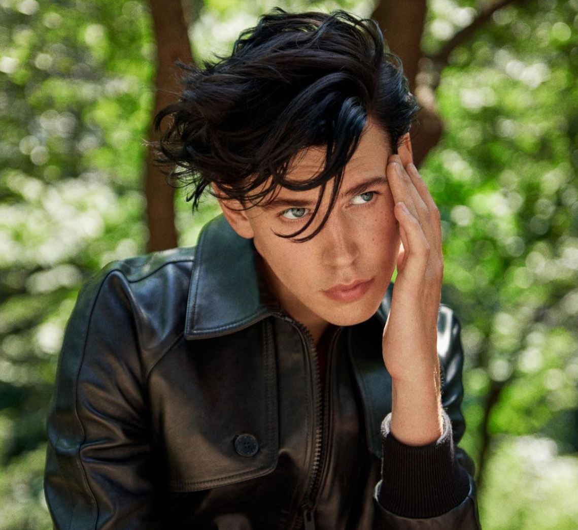 被猫王前妻及女儿肯定：这位俊秀美少年，他是谁？