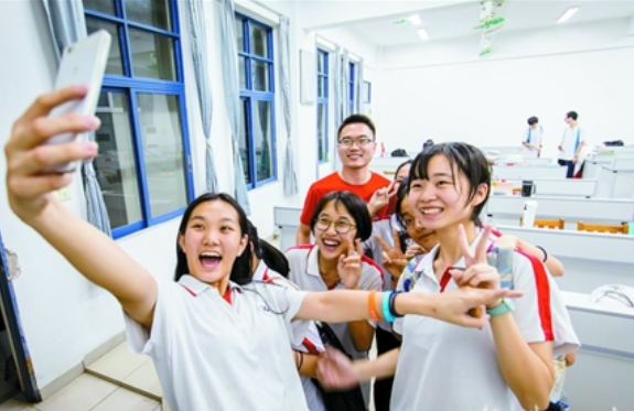 高考结束别闲着，学生抓紧办“一档三证”，晚了影响大学正常入学