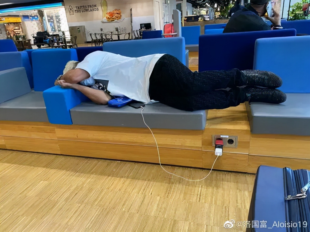 申请离市政策被骂“滚！”西安涉事干部被停职【三分钟法治新闻全知道】