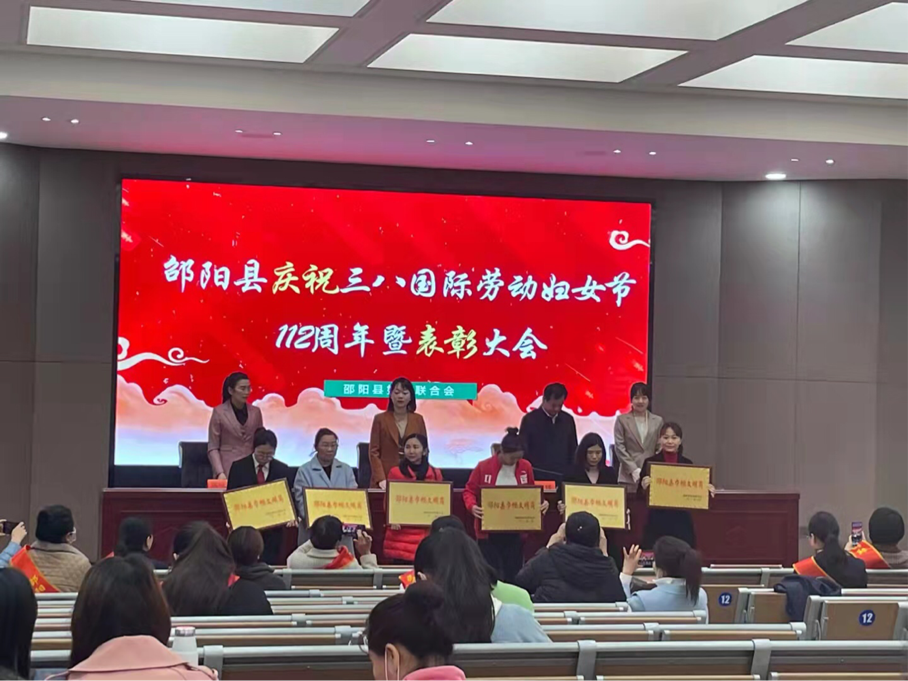 奮進新征程，巾幗綻芳華——白倉鎮(zhèn)中間幼兒園2022年慶三八婦女節(jié)運動