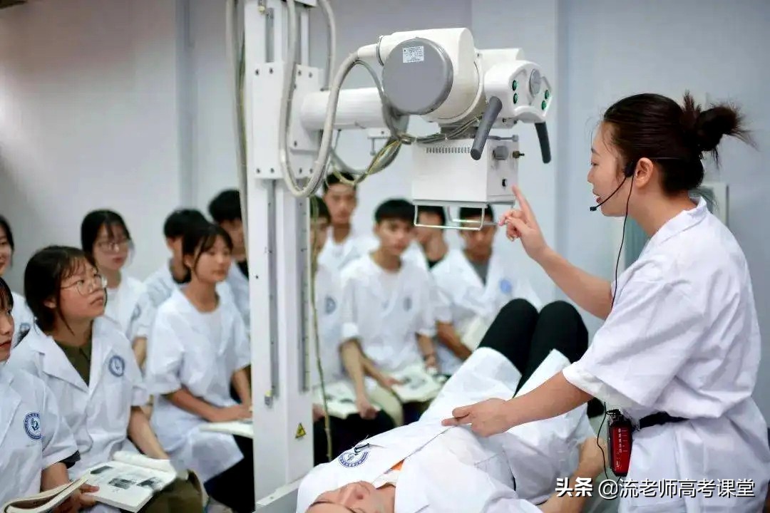 医科大学的火热，超一本线35分报不了本科一批，无奈选择二本院校