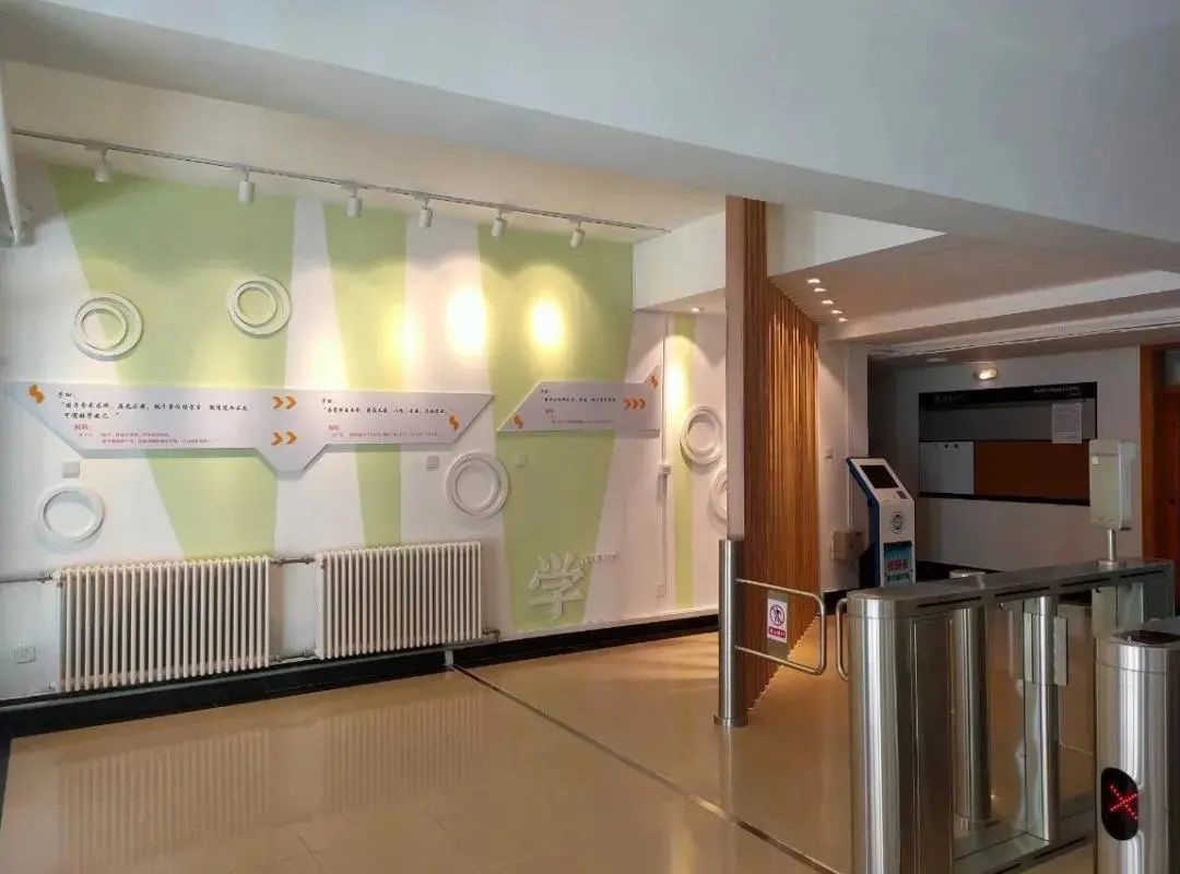 “面朝”大海，坐拥网红咖啡馆！大连一高校“精致生活”曝光，网友：太羡慕！