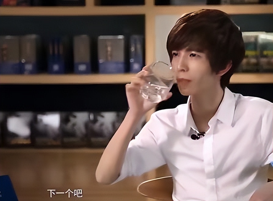 易立竞采访过的犀利场面：郭敬明、孙红雷、佟大为等人均在榜上