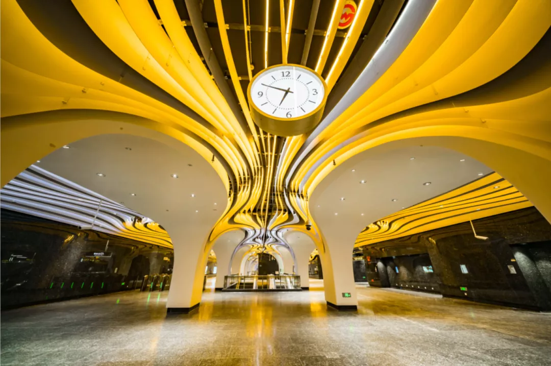 “最美车站”现身，2022上海网红打卡圣地，乘着地铁去旅行...