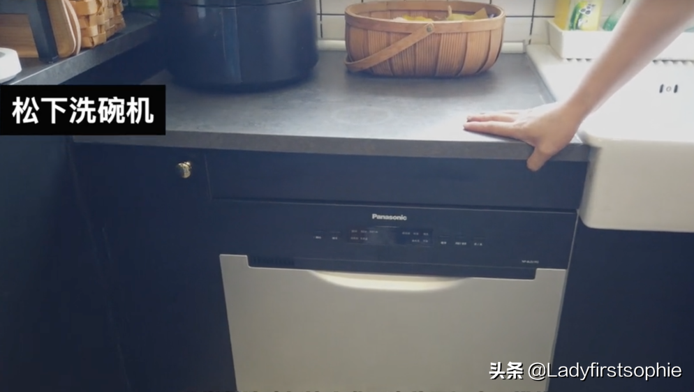 艺术书店老板的他如何利用 9 样好物，把家打造成极致舒适时髦的？