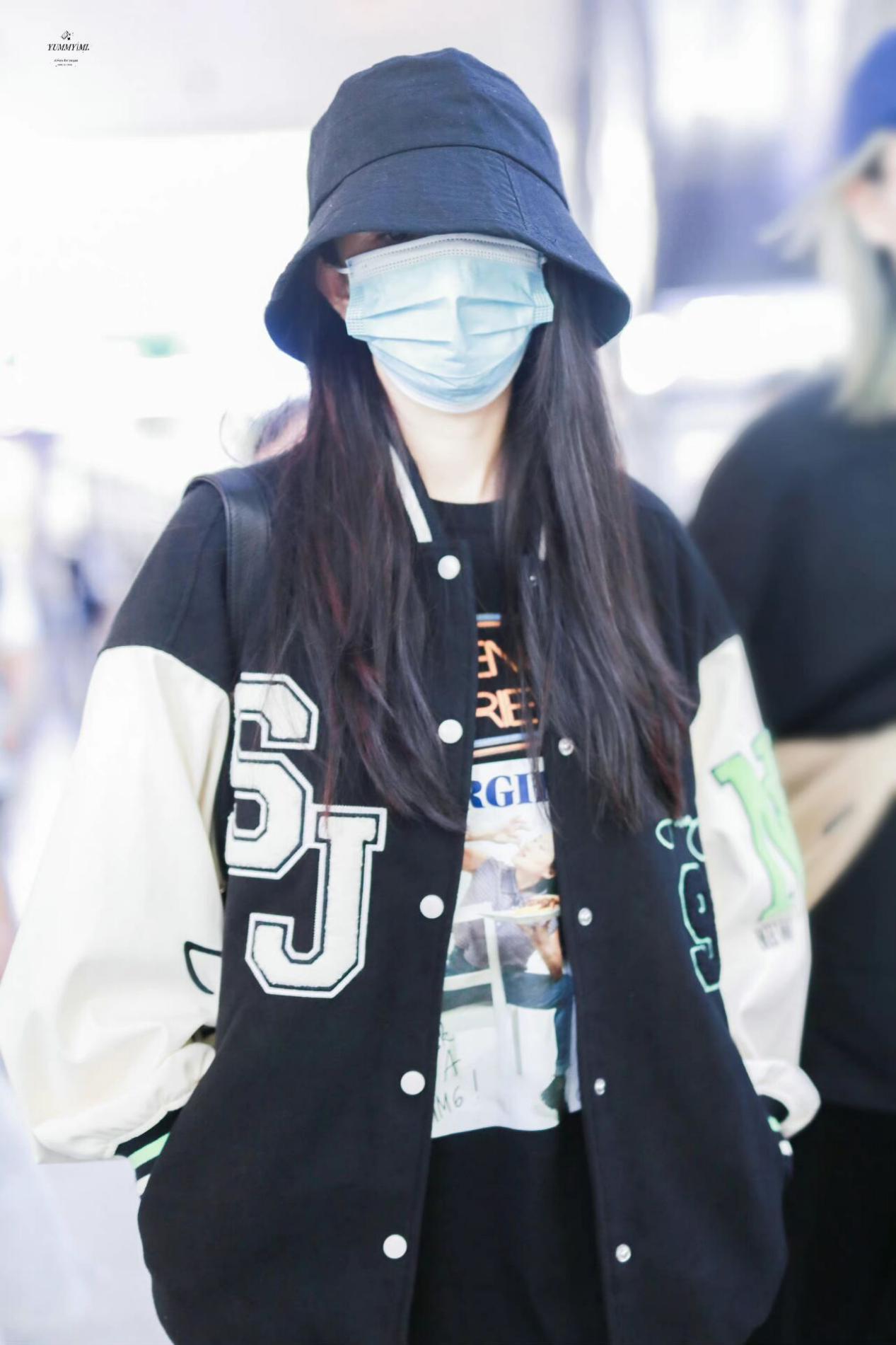 杨幂带火了一种穿搭叫“上面去运动，下面去约会”，高级又吸睛