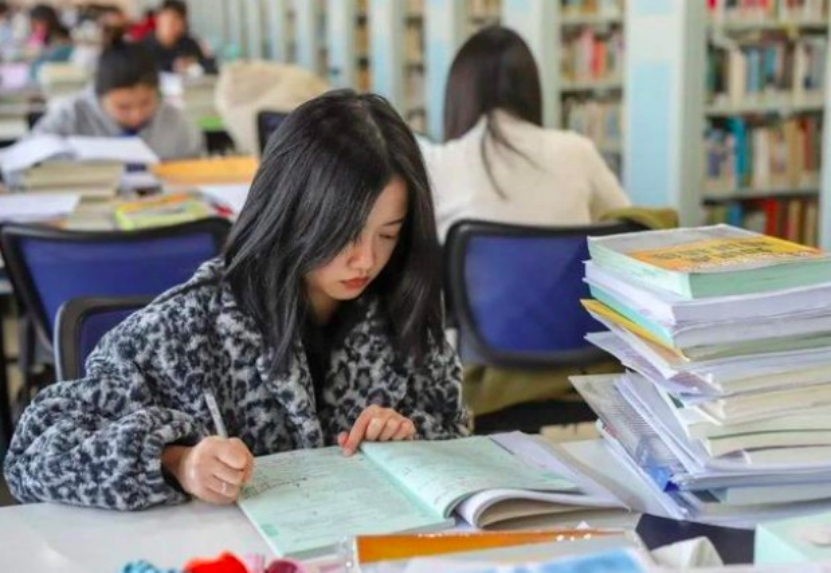 公务员禁止兼职，事业编鼓励兼职，为什么大学生依旧热衷公务员？