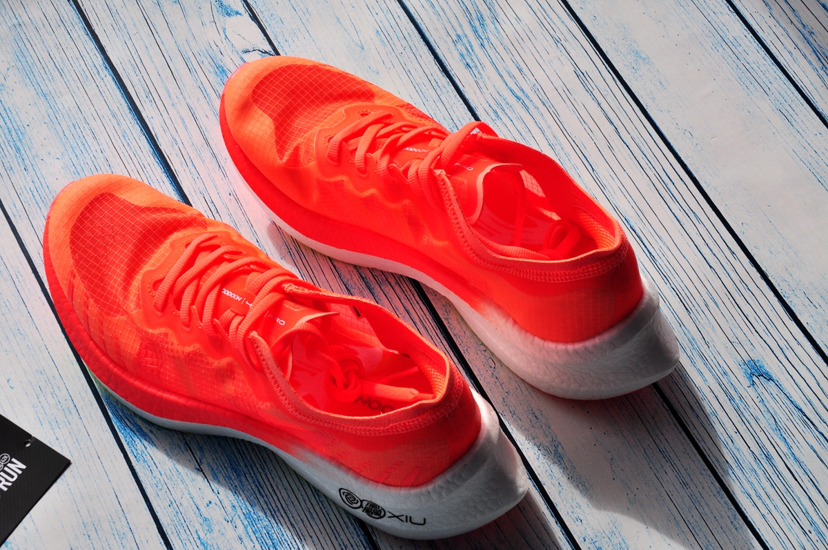 咕咚全掌碳板跑鞋42K，让“造风者”尽情去RUN