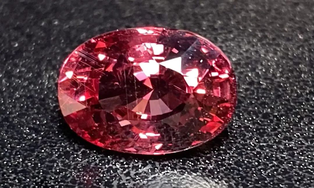 石榴石原石石榴石原石图片