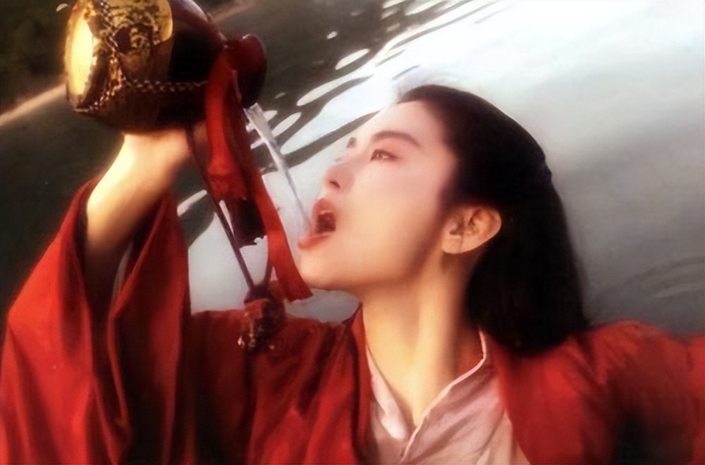 明明很漂亮，却没人追的8位女星，问题出在哪？