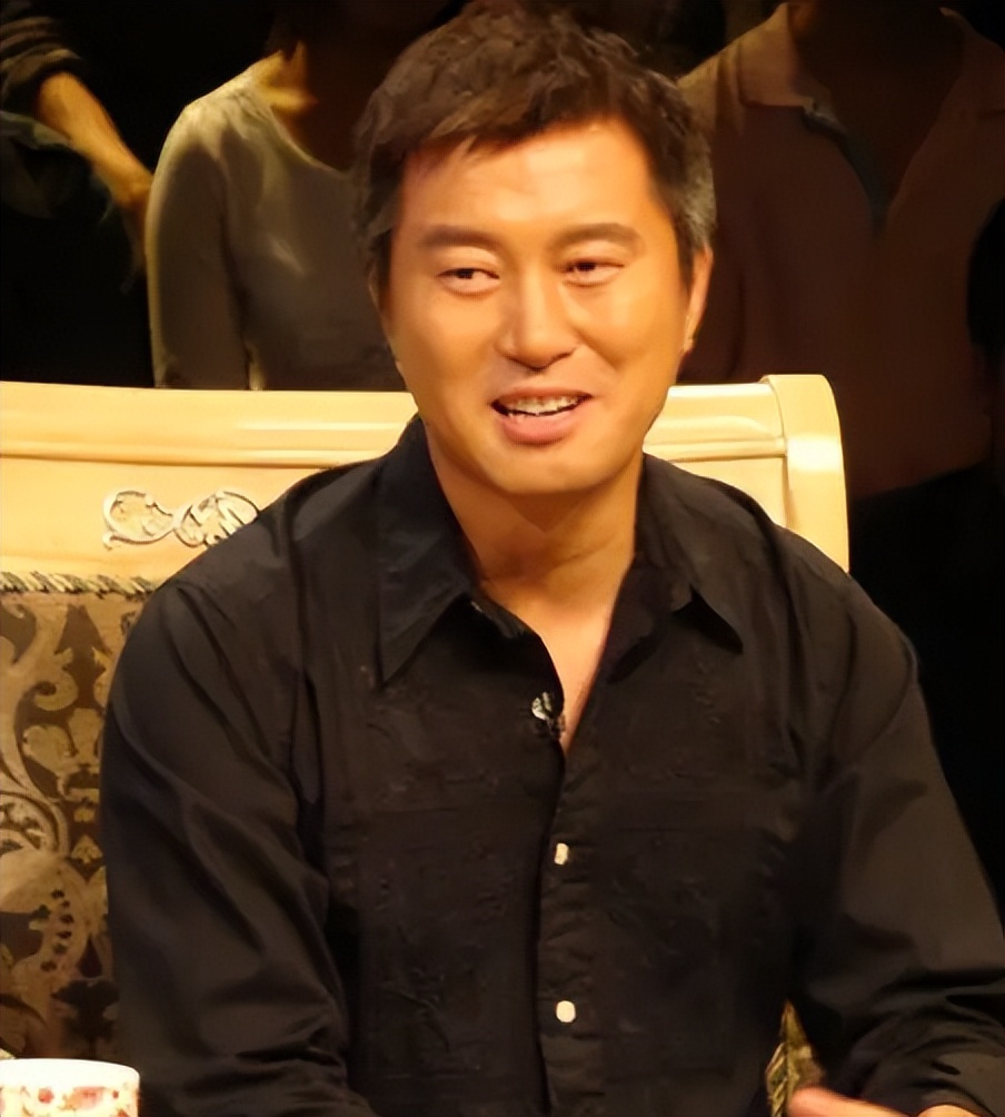 歌手满文军：两次婚姻两副面孔，他的故事比你看到的更恶劣