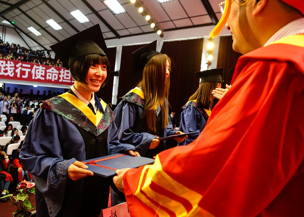 厉害！川农大一女生宿舍全员考研上岸，网友却嘲讽：全是天坑专业