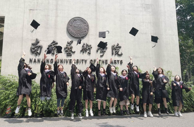 南艺女大学生期末考试，有颜有才有气质，评论区却化身“柠檬精”