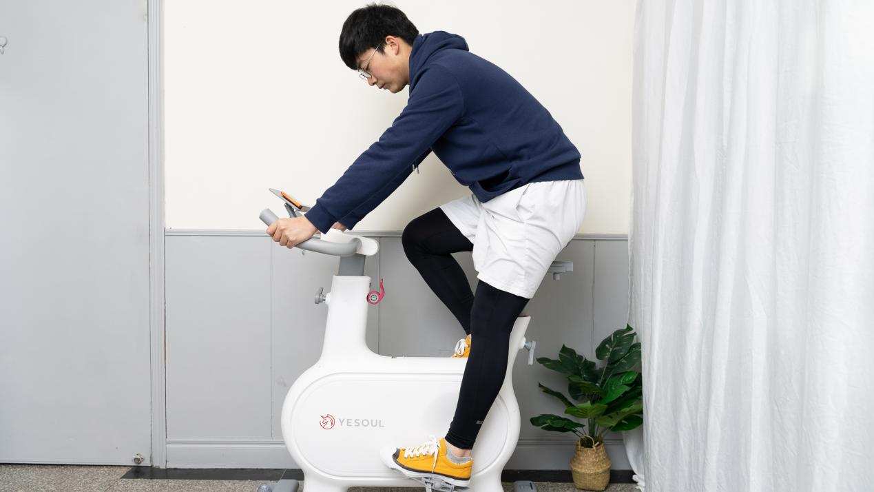 野小兽m2动感单车+健腹轮+健身手套—我的减重装备+饮食清单