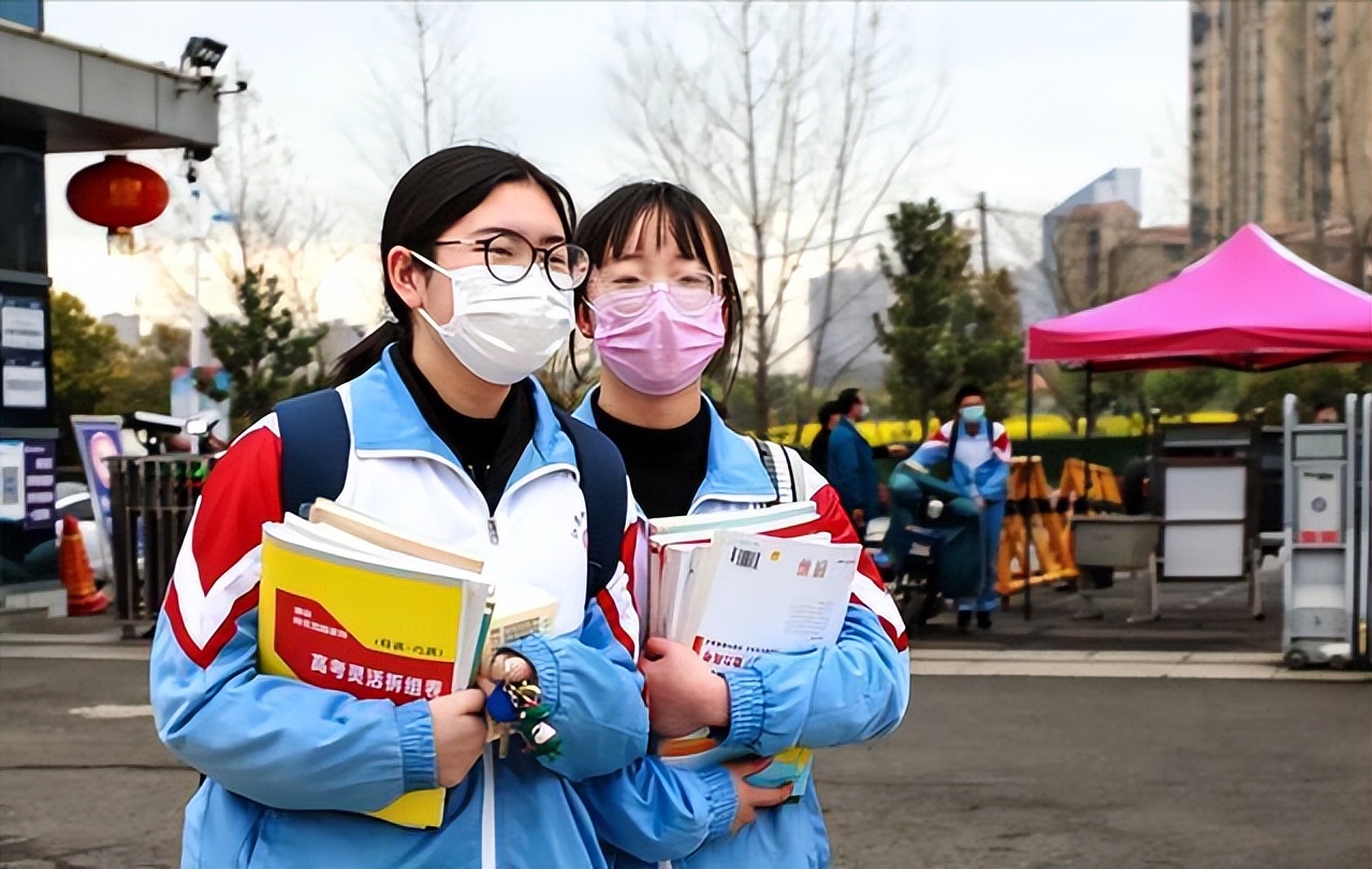 全国多地中小学停课，高考是否会推迟？高中班主任给出预测