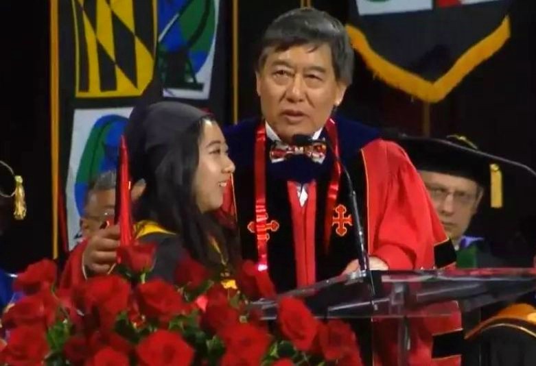 杨舒平：为拿绿卡背弃祖国，夸美国诋毁中国，如今在家啃老