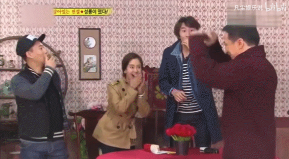 吕丽萍发文悼念安倍晋三，引网友众怒：数典忘祖之辈