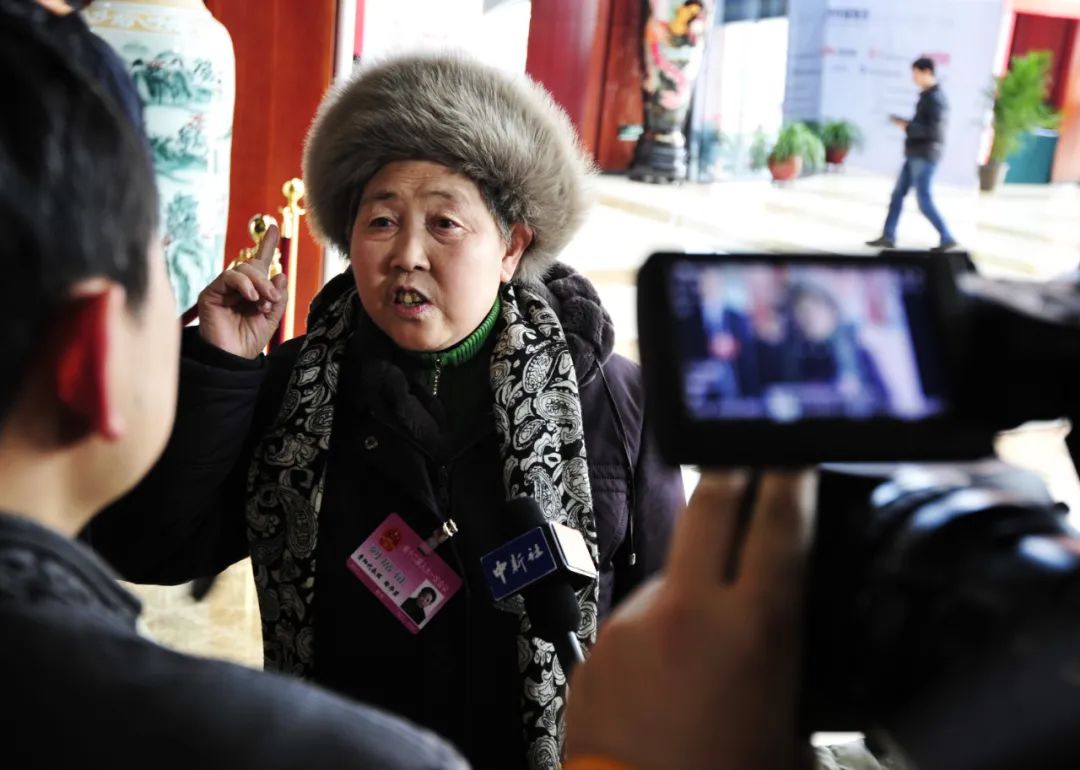 大儿子成老赖，小儿子砸招牌，老干妈的结局都被雷军说准了