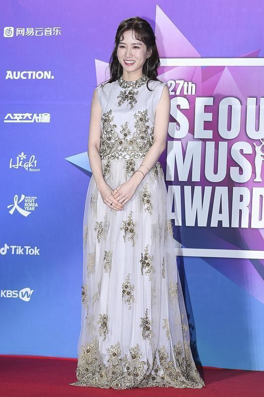 奇怪的律师“朴恩斌”，还是长发的时候更好看，穿上裙子更温柔