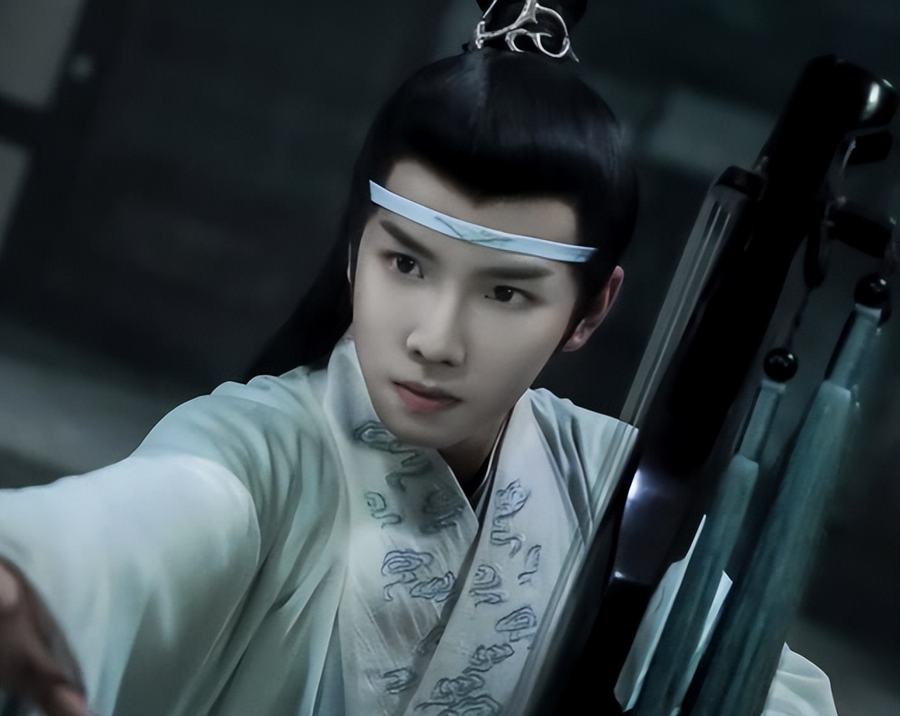 长得太丑别挑战抹额16位男星造型pk谁才撑得起谦谦贵公子