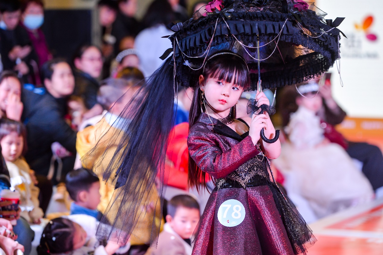 首届天街宝贝新年公演在重庆礼嘉天街举行