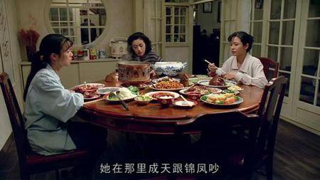 重温《饮食男女》：它并非温情脉脉的家庭片，而是犀利的人性展示