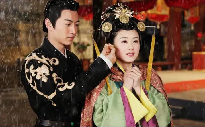 近十年年度大爆剧，哪部是你的白月光和青春