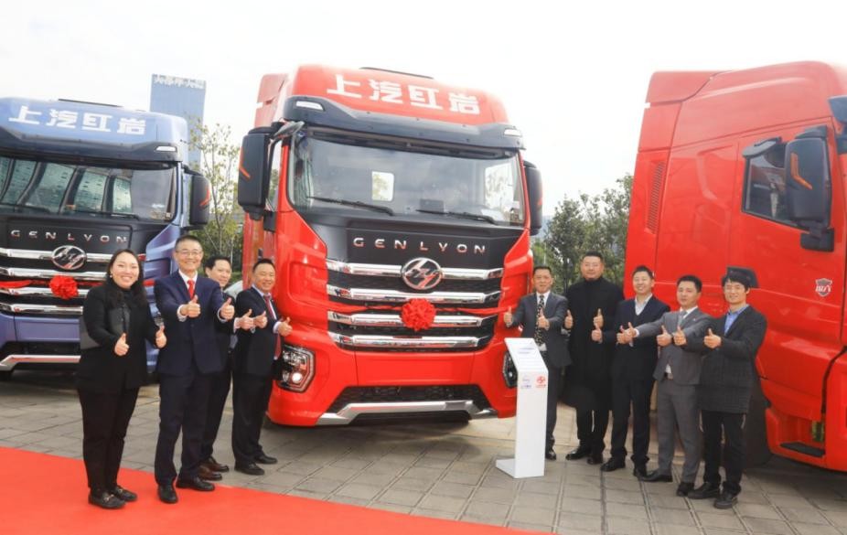 上汽紅巖200臺杰獅H6牽引車助力“一帶一路”跨境物流高質量發展