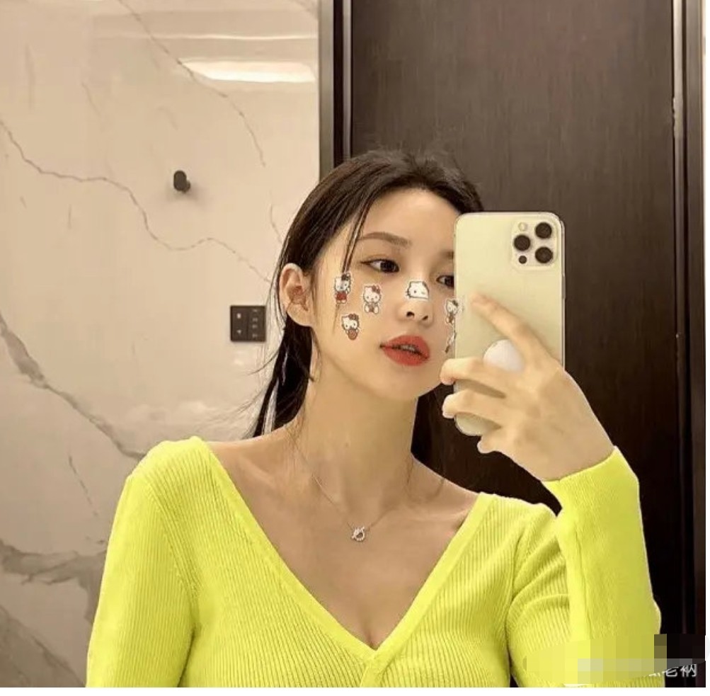 潘玮柏娇妻疑似怀孕，被指小腹隆起有纹路，宅家自拍傲人身材抢镜