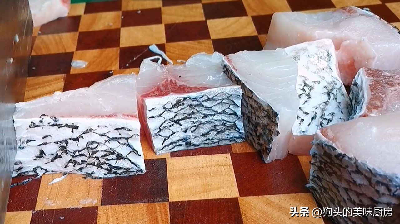 鱼肉这样做百吃不厌，不蒸不炸，鲜香肉嫩无腥味，好吃又下饭