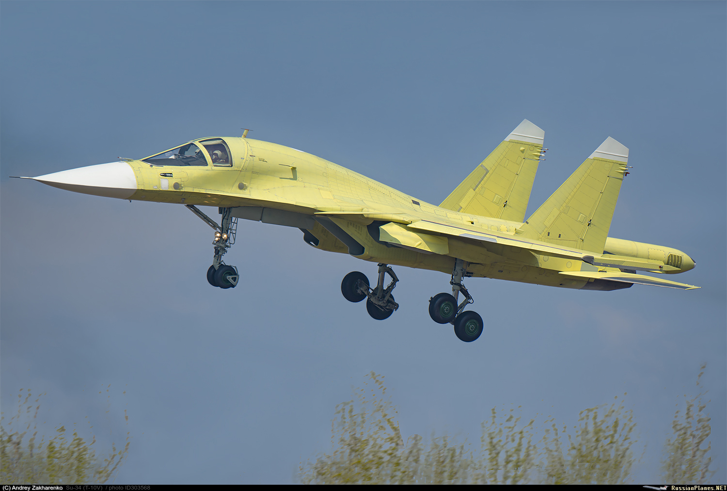 34和苏-24在苏俄空军被定义为"轻型轰炸机")已于上月底接收了新一代的